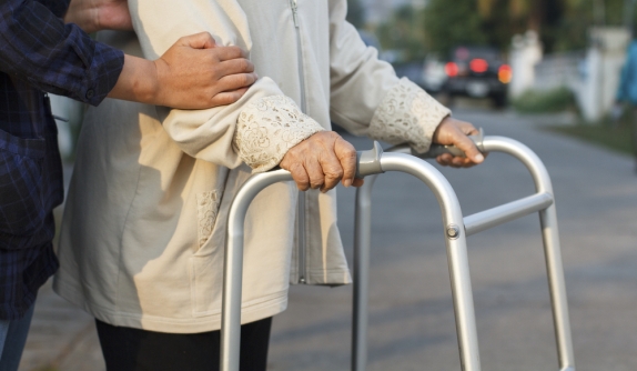 המועצה לצרכנות קוראת לציבור לדווח על כל מקרה של עושק קשישים